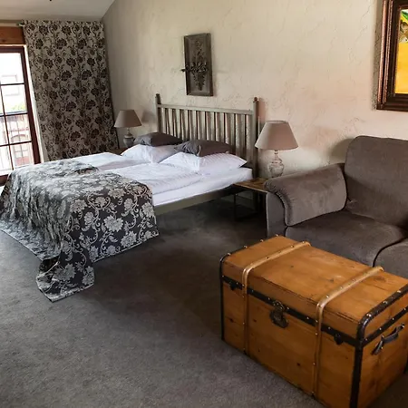 Za Murem מלון דירות 3*