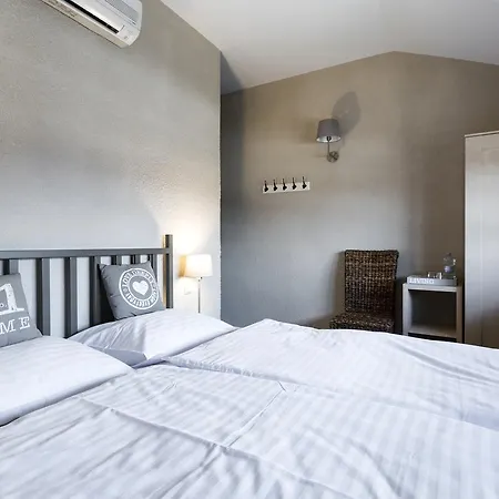 Aparthotel Za Murem 3*