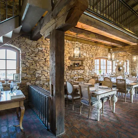 מלון דירות Za Murem פוזנן