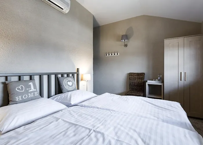 Aparthotel Za Murem 3*